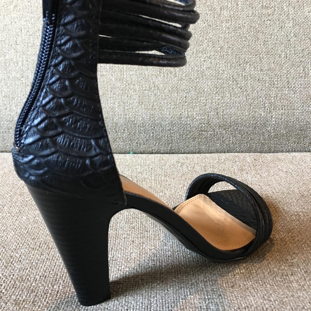 Andrew Stevens NWT sexy leather embossed 4" heels
